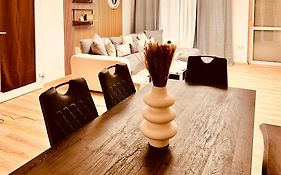 Cologne Luxe Living: Opulent Elegance Unleashed